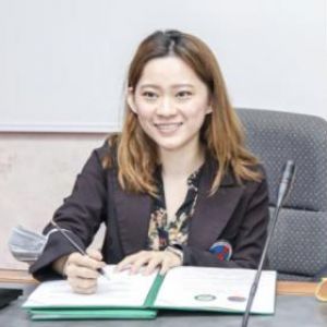 Miss Waree Rungsiriwat 黄晶玉 CEO